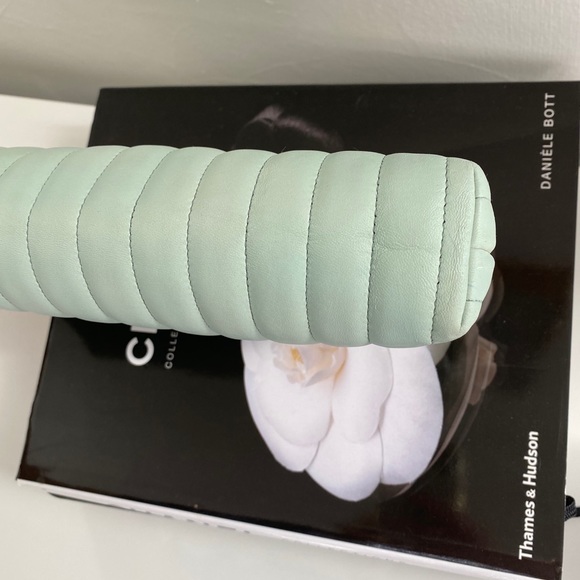 RARE authentic Chanel lamb skin clutch - Picture 8 of 14